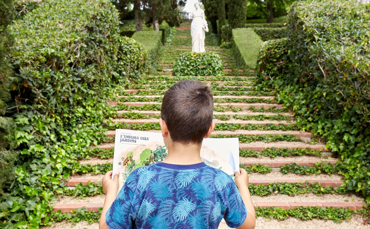 Mentre seguiu les pistes podreu descobrir la història i aspectes botànics dels Jardins de Santa Clotilde o del bosc de Fenals.