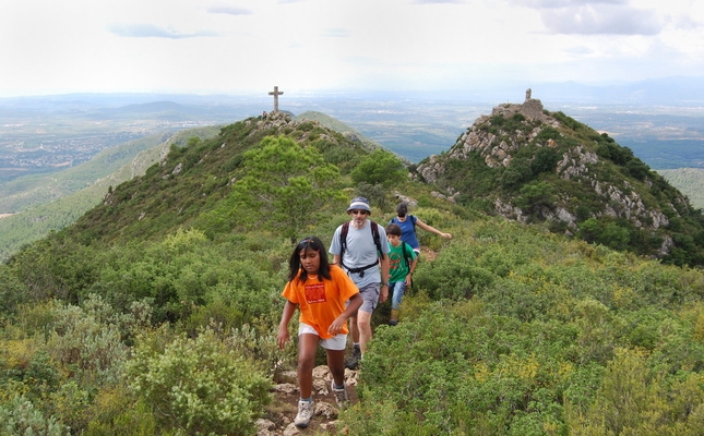 La serra del Montmell és un referent per als excursionistes penedesencs