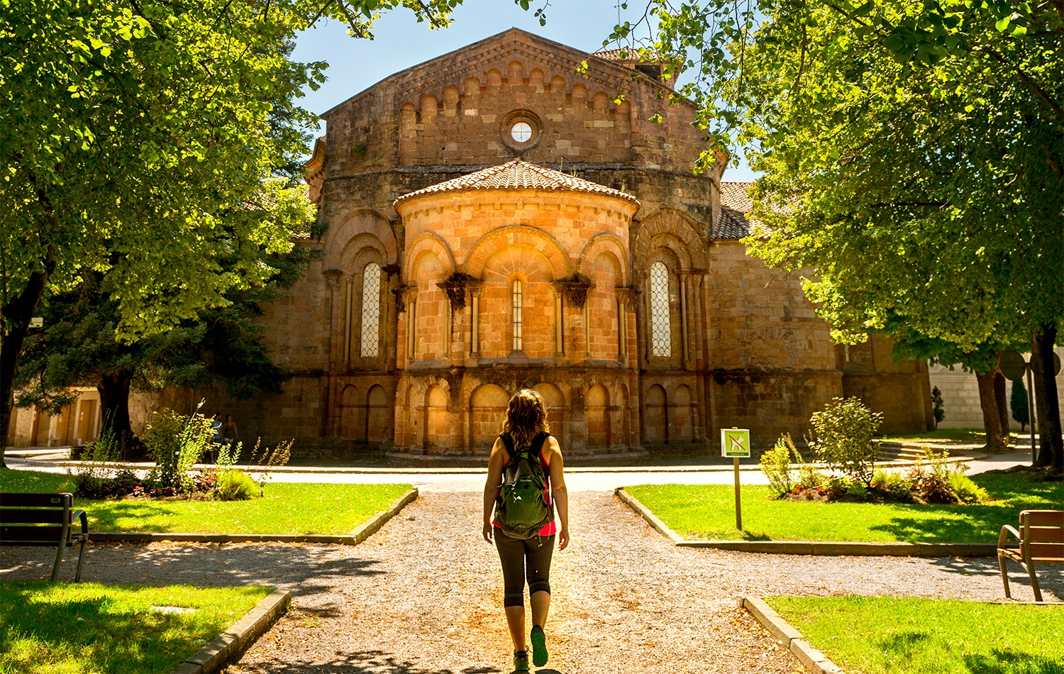 L’església del monestir de Sant Joan de les Abadesses és un dels exemples més emblemàtics de l’arquitectura monumental catalana del segle XII