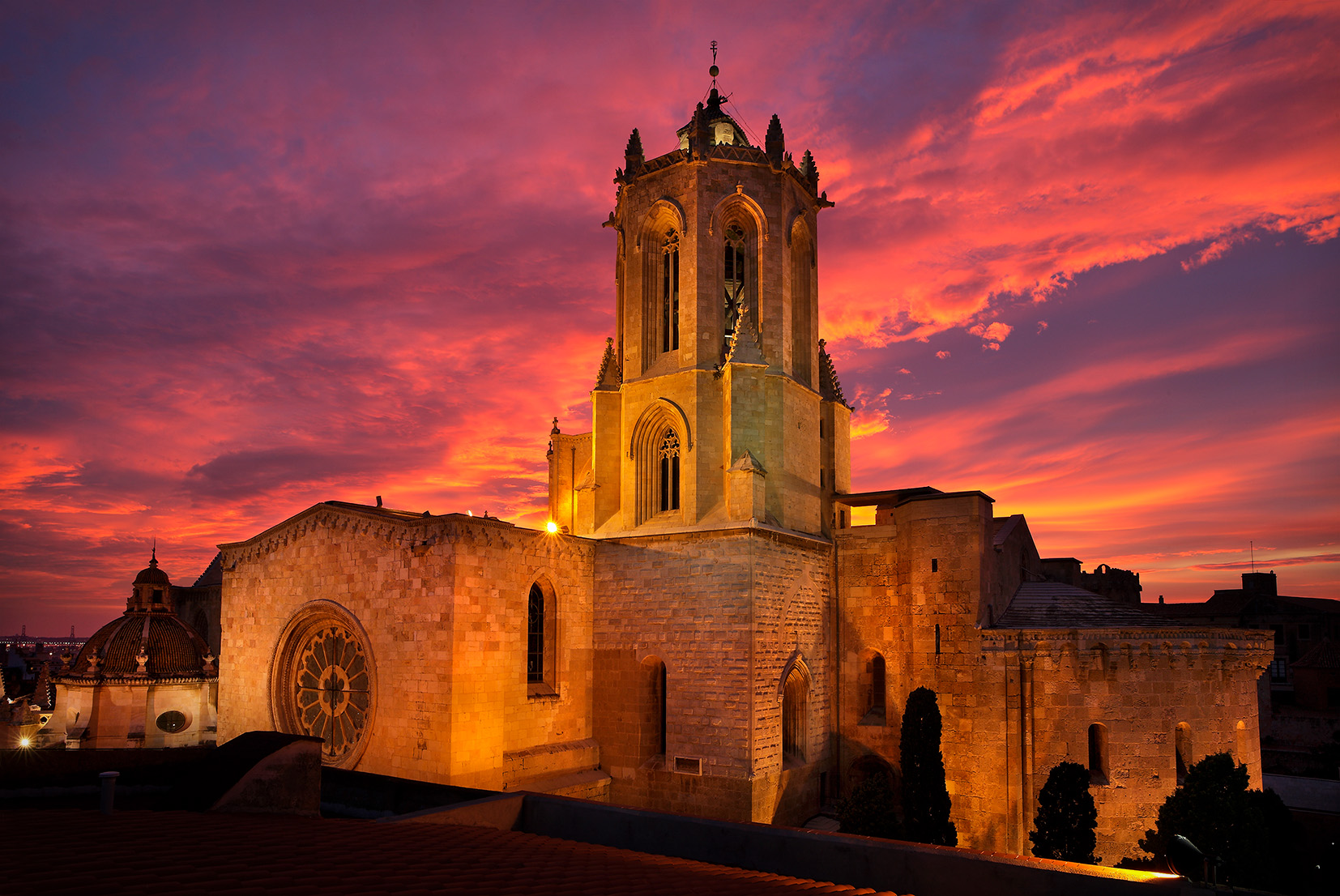 La catedral de la ciutat durant la posta de sol