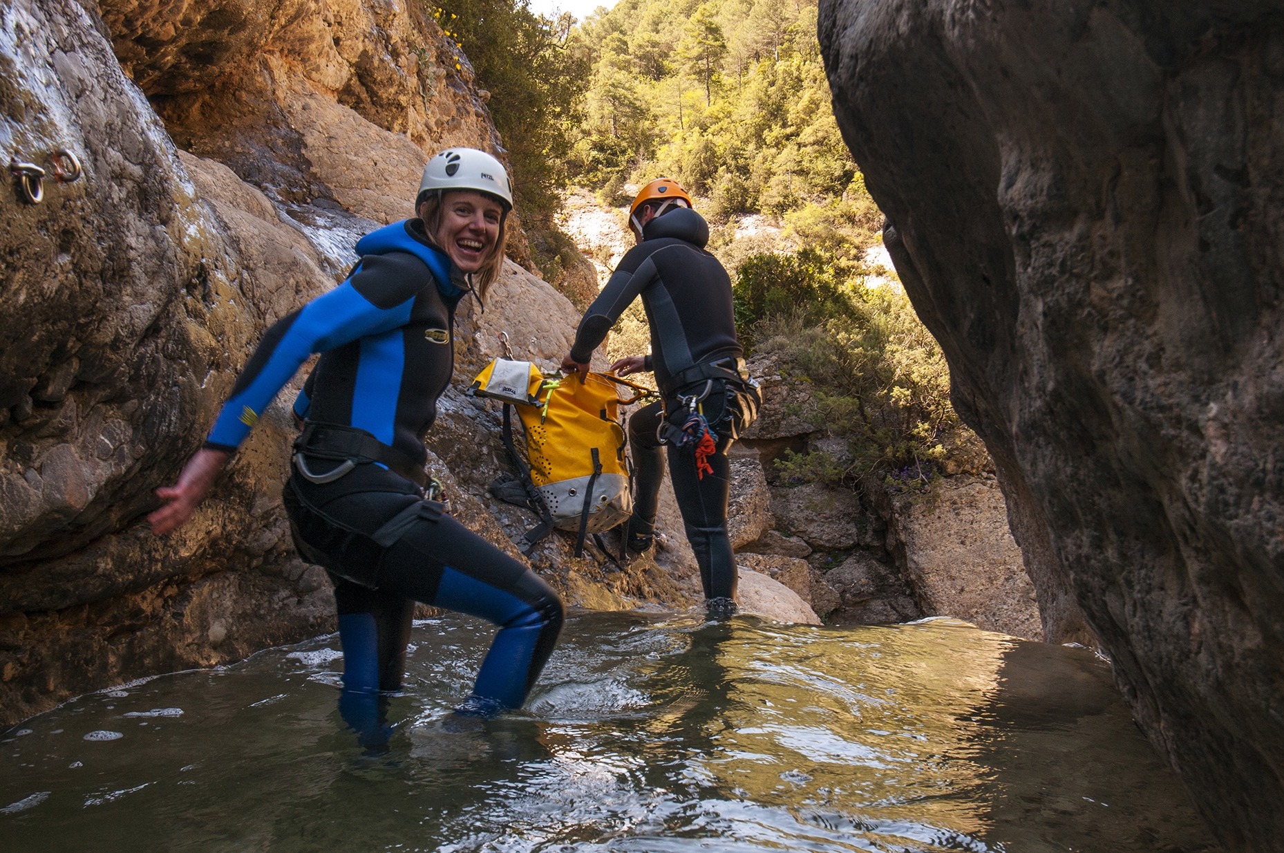 La recomanació més important abans d’aventurar-se en un barranc és anar-hi acompanyat per un guia expert.