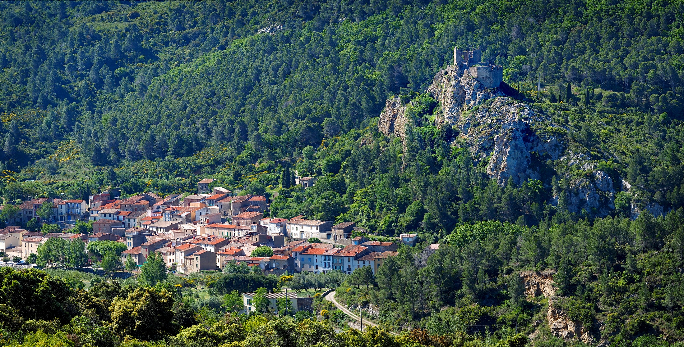 Padern és un poble de la comarca del Perapertusès