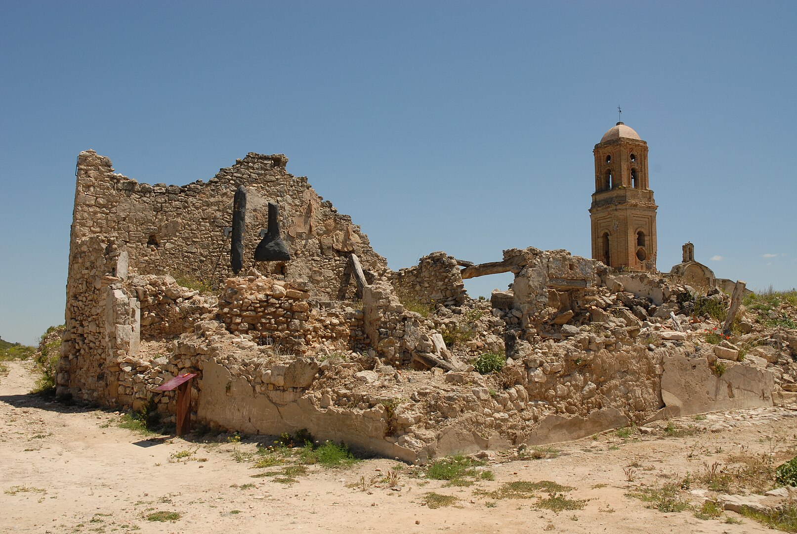 Les restes del poble de Corbera d'Ebre.