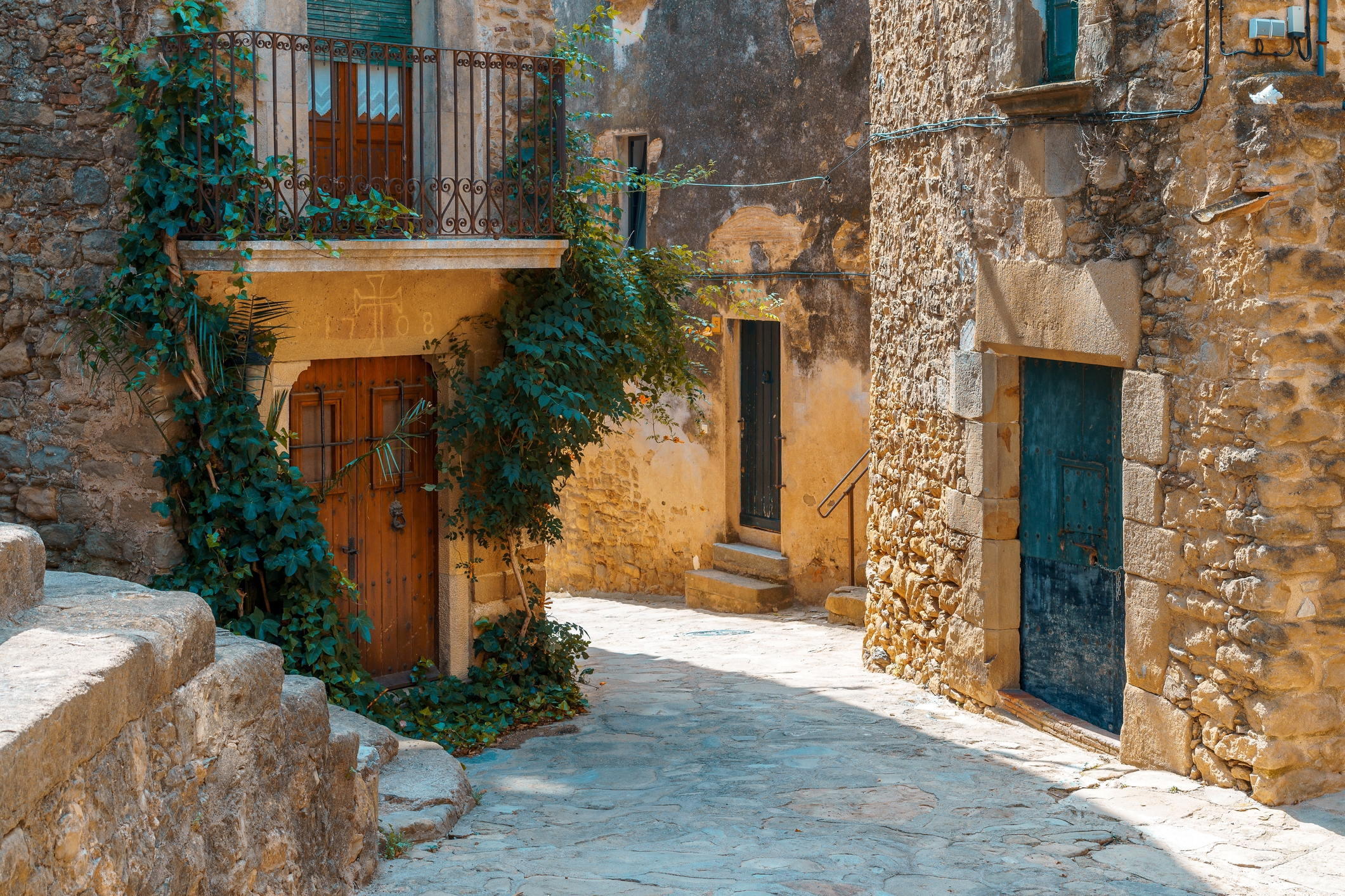 Carrers i cases de pedra a Madremanya