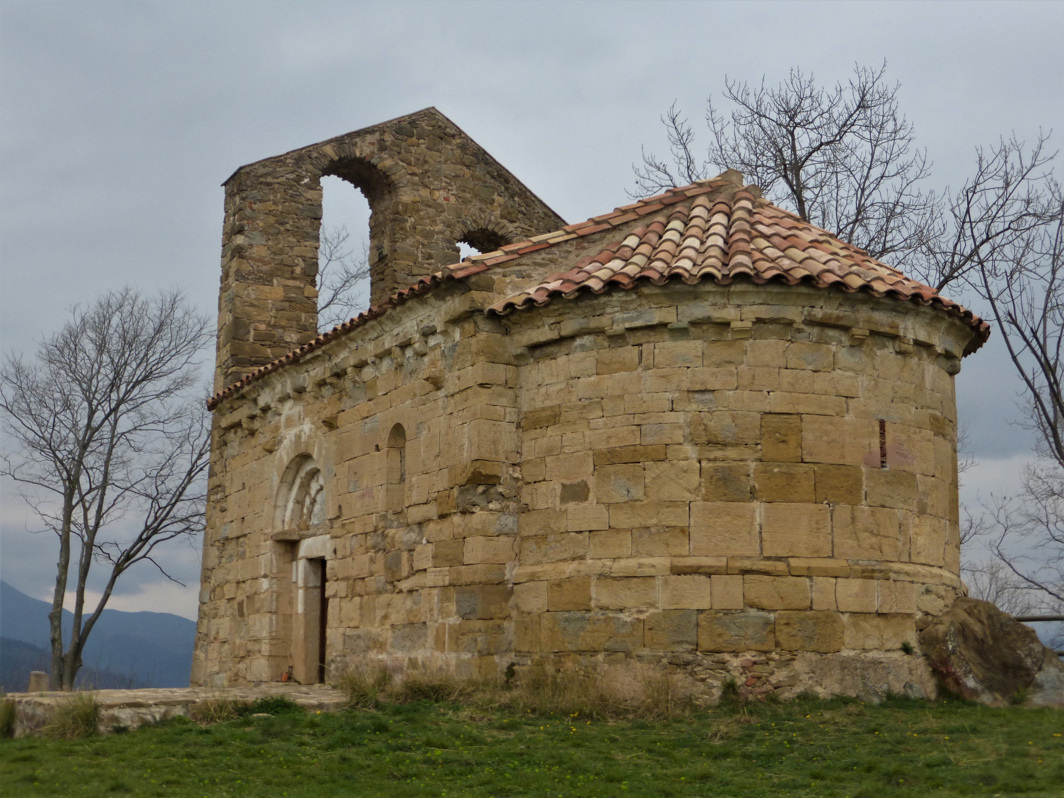 Ermita de Sant Miquel del Mont a Riudaura