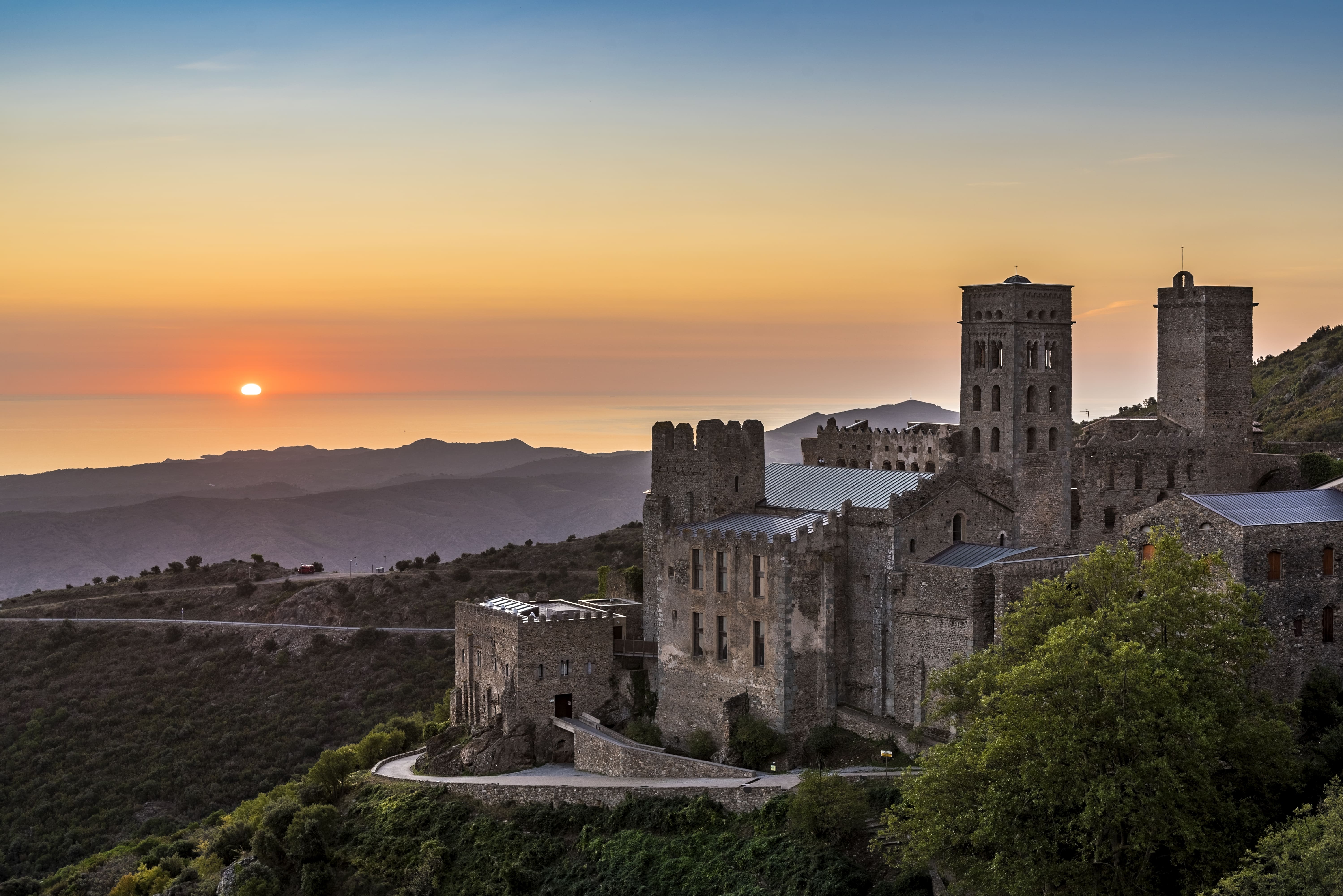 Capvespre al monestir de Sant Pere de Rodes