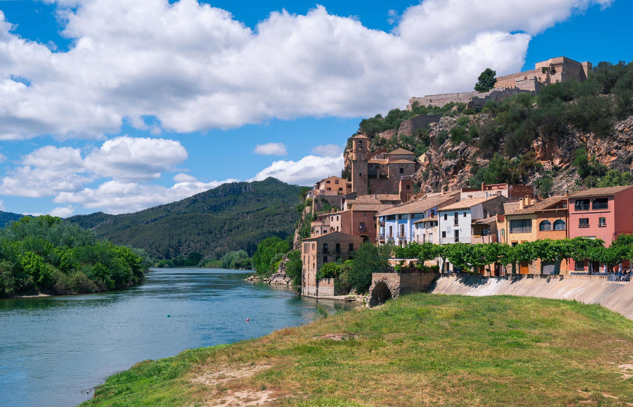 Miravet a la vora del riu Ebre.