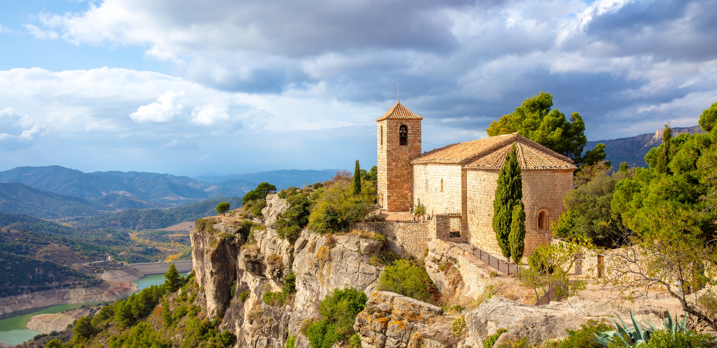 Siurana sobre un penya-segat