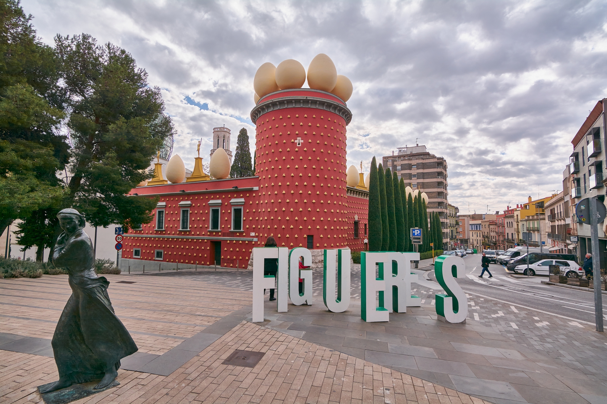 Façana del Teatre-Museu Dalí