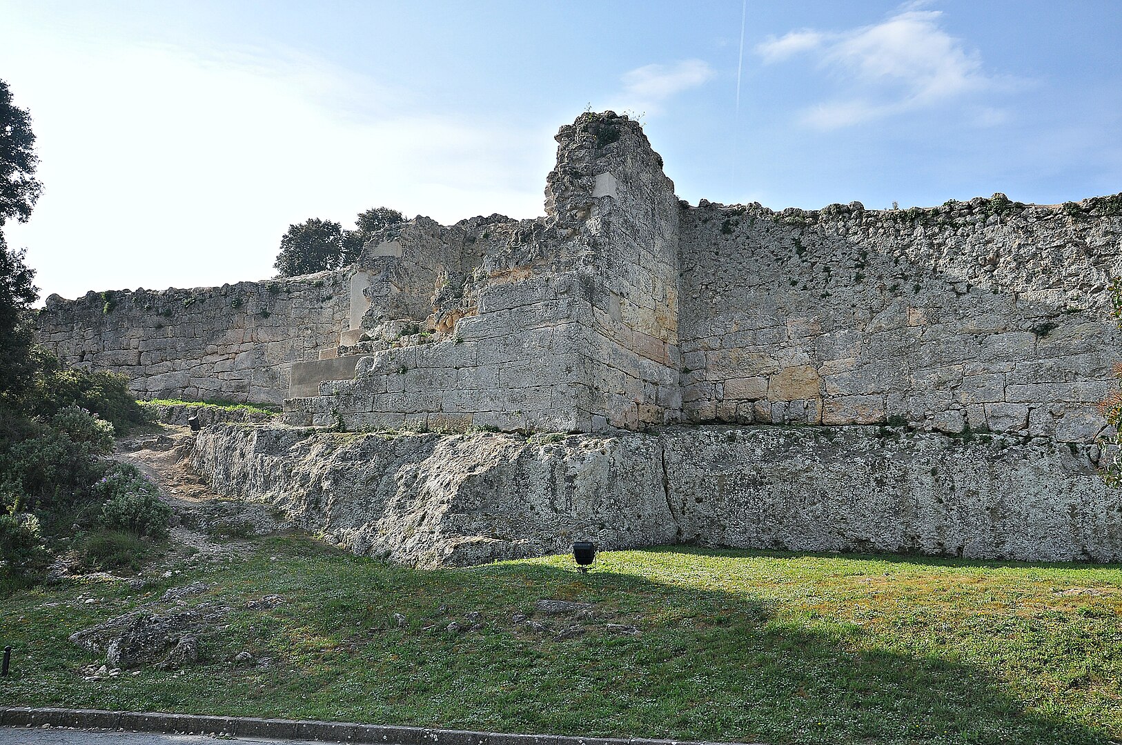 Runes del castell d'Olèrdola