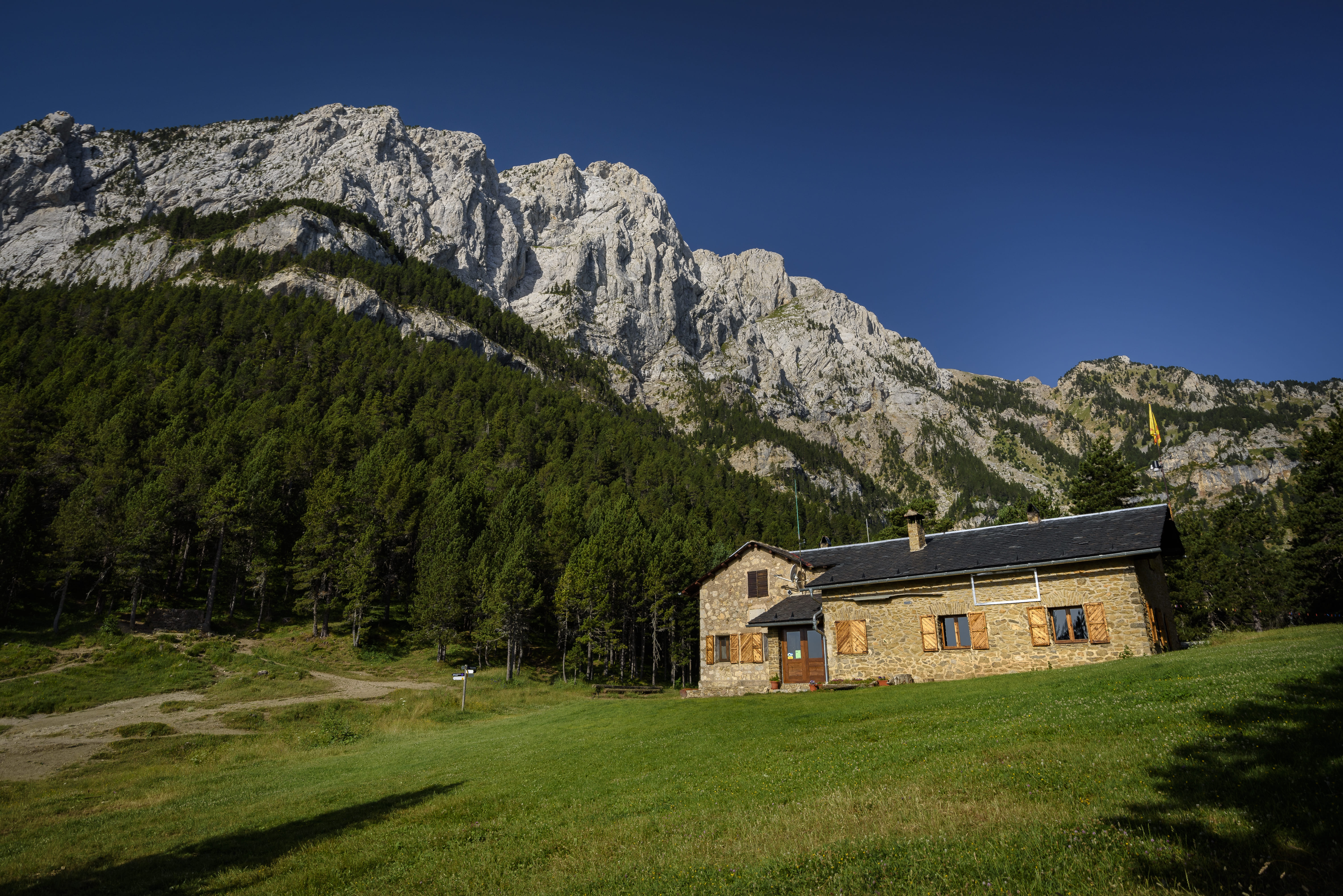 Refugi Lluís Estasen als peus del Pedraforca