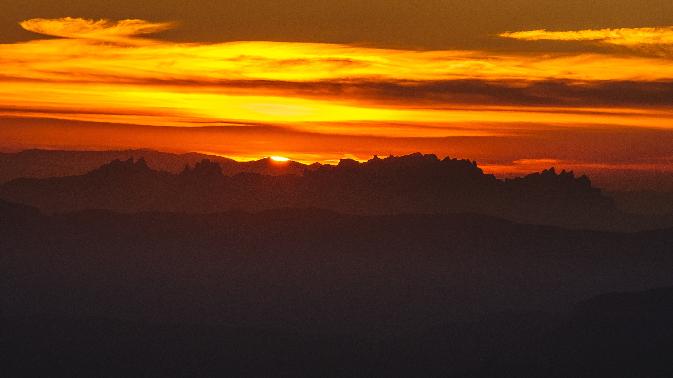 Posta de Sol sobre Montserrat, vista des del Turó de l'Home