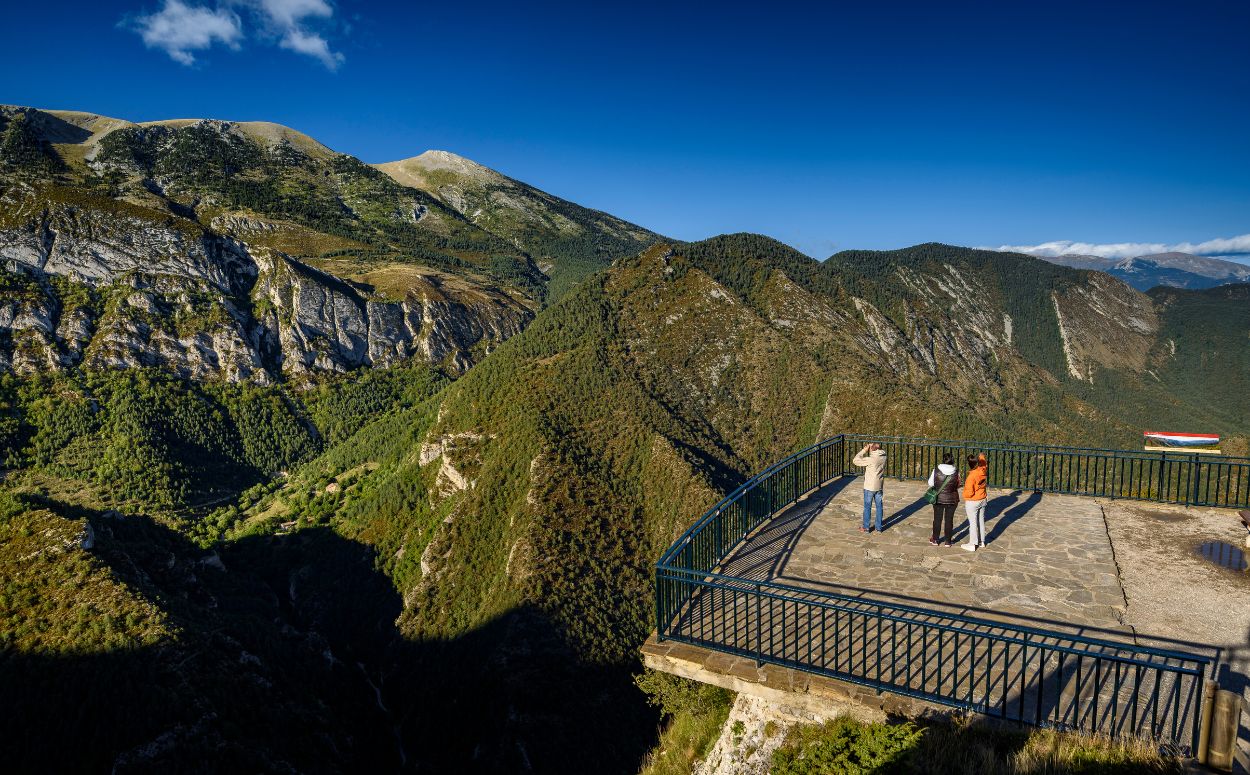 Mirador de Gresolet, que té una plataforma suspesa sobre un cingle de 200 metres