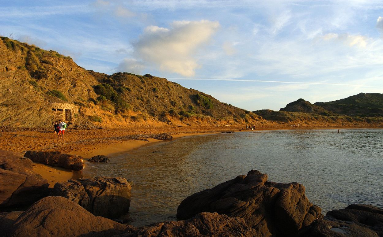 La platja de Cavalleria és una de les platges més grans de la costa nord de Menorca