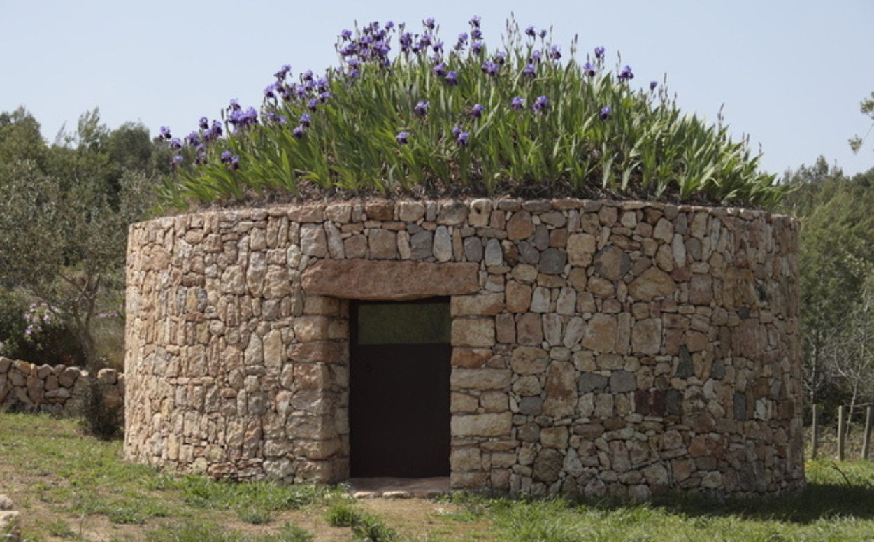 Una de les barraques de l'Arboçar