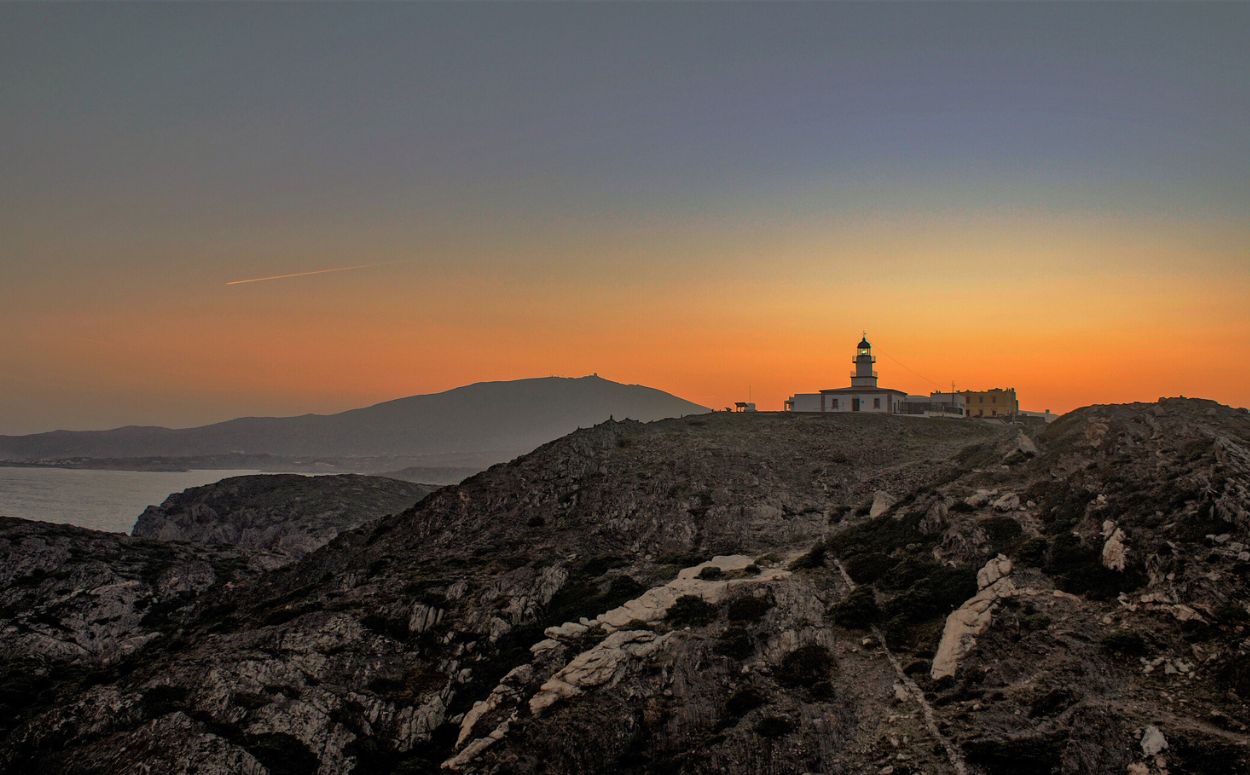 El far de Cap de Creus amb la sortida del sol