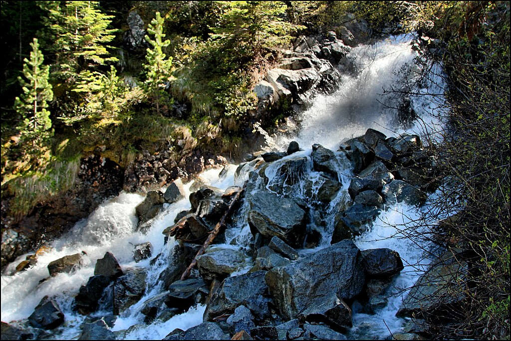 Les aigües de la cascada de Gerber van a parar al riu de la Bonaigua