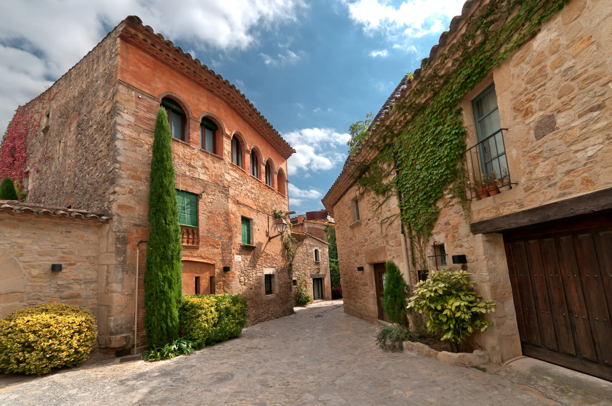 Peratallada encara conserva tot el seu encant medieval