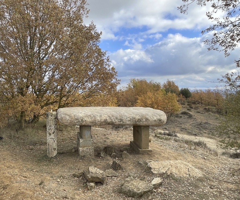 El menhir del roc de la Mare de Déu, a prop del santuari del Miracle de Pinós. 