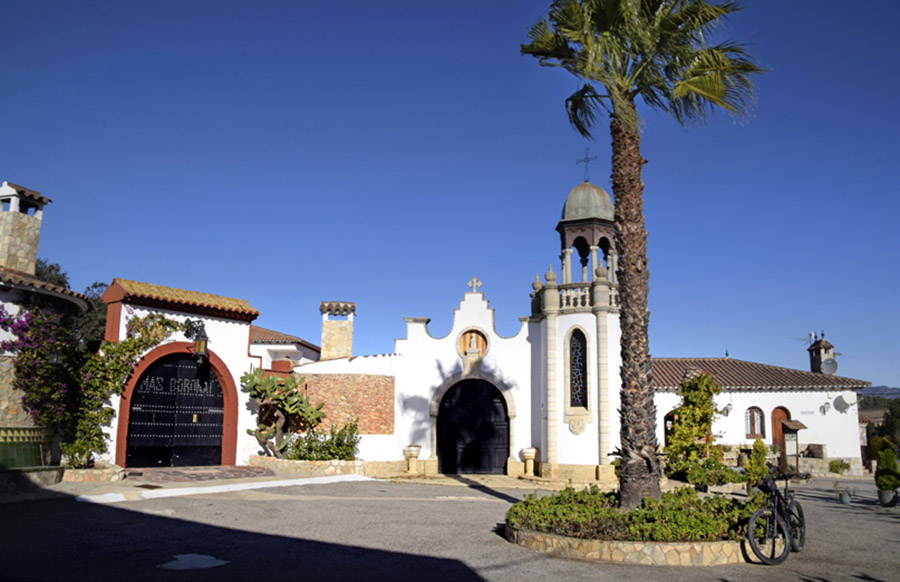 La finca de Mas Boronat és un dels punts pels quals passa  la ruta amb bici pels Plans.