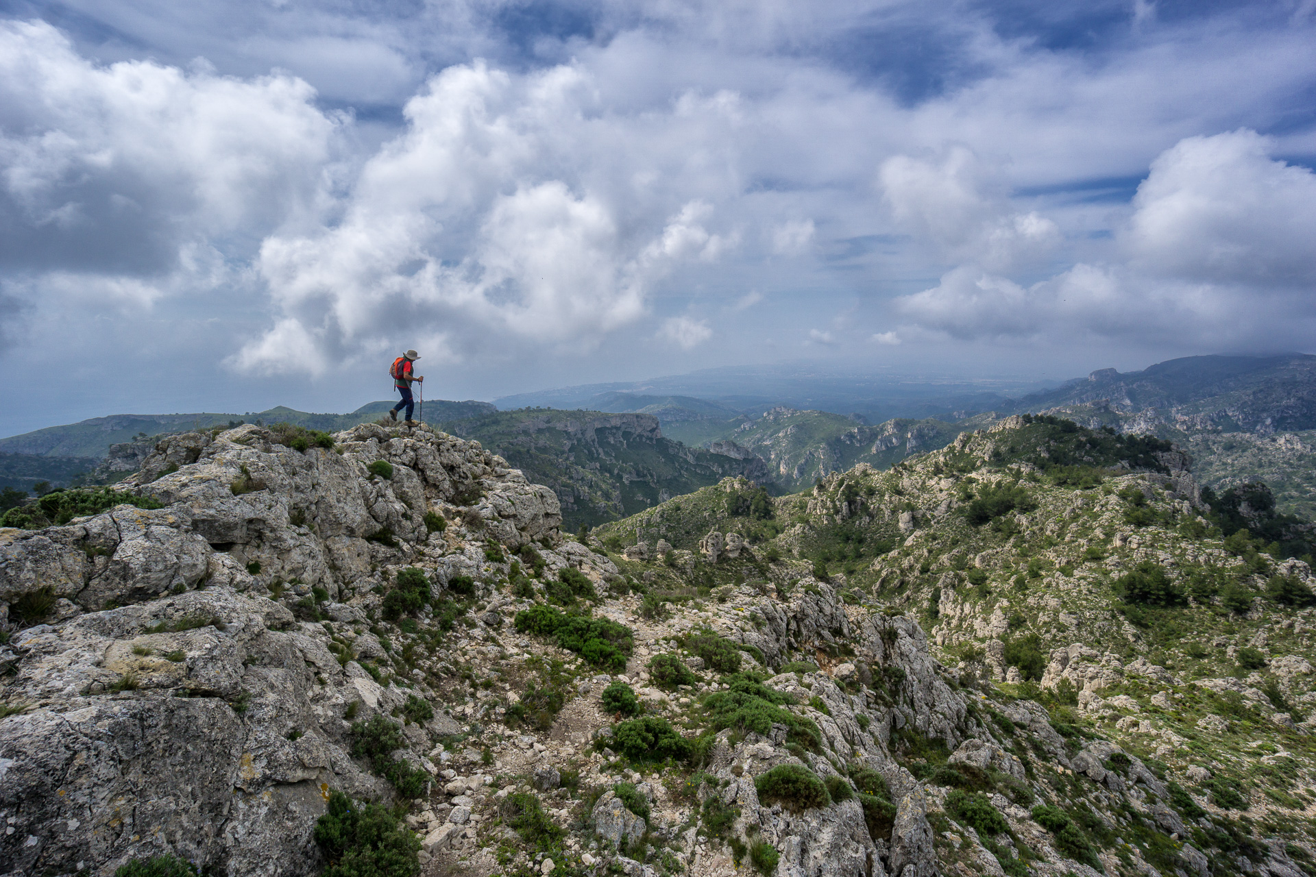 L’ermita de Santa Marina i la gran panoràmica que s’obté des del Molló Puntaire