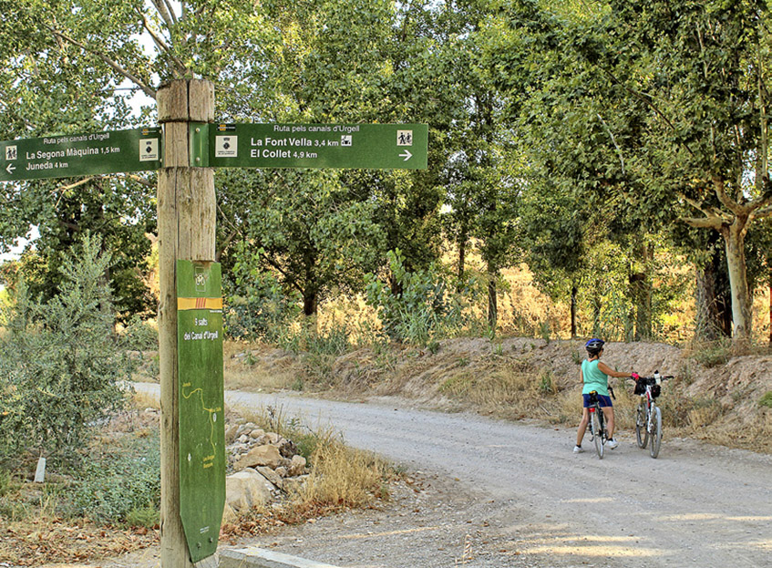 La ruta s’aprofita de la xarxa de camins rurals que pagesos i ramaders fan servir a les Garrigues.