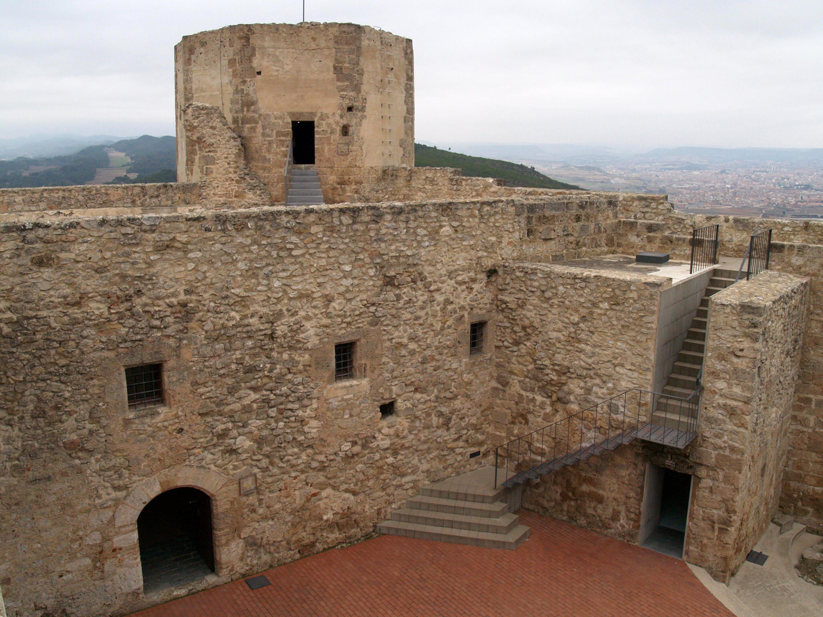 Interior del castell de Claramunt