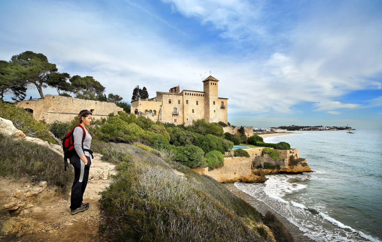 El poble de Tamarit des del camí de la punta de la Móra, al terme de Tarragona