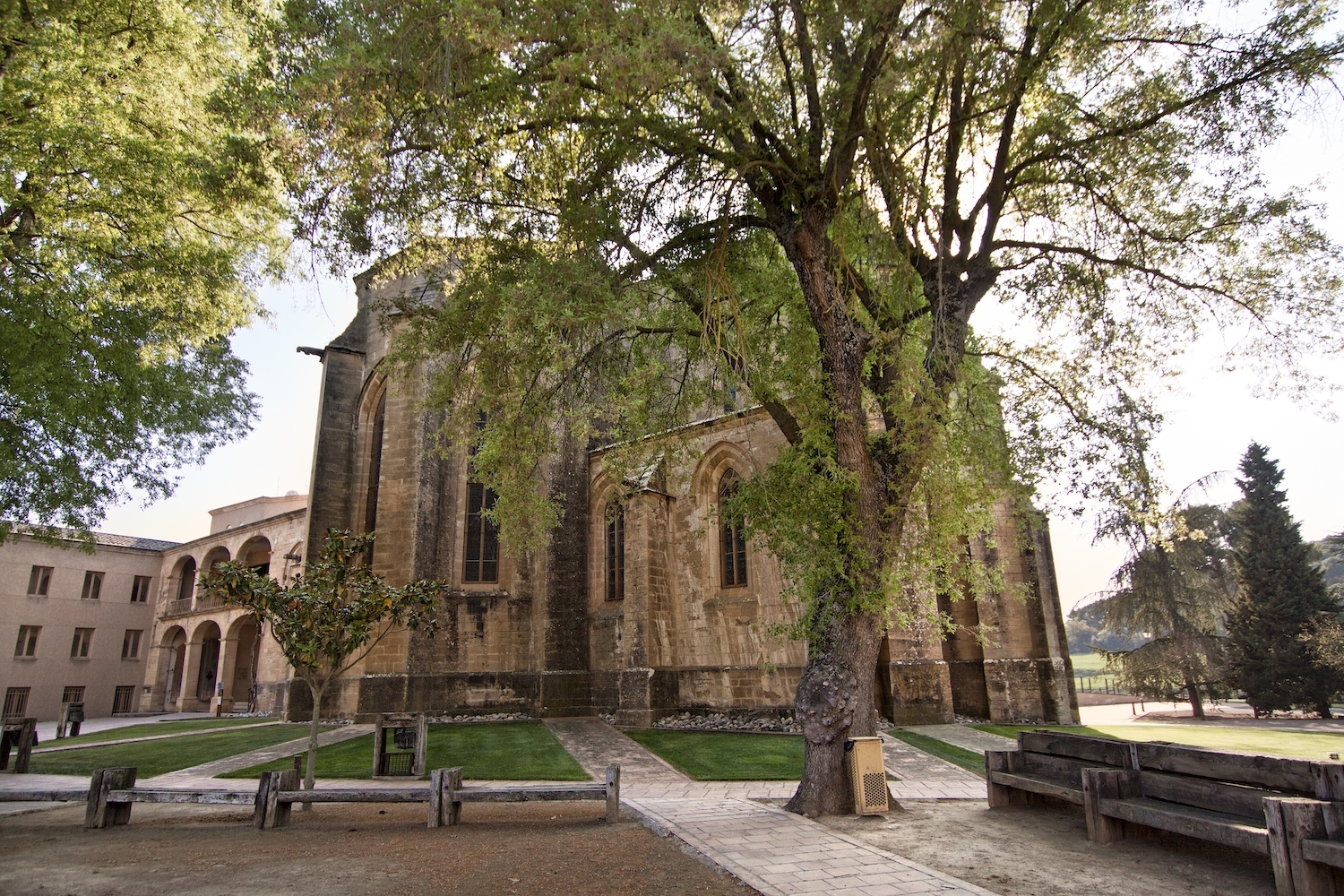 El monestir de les Avellanes.