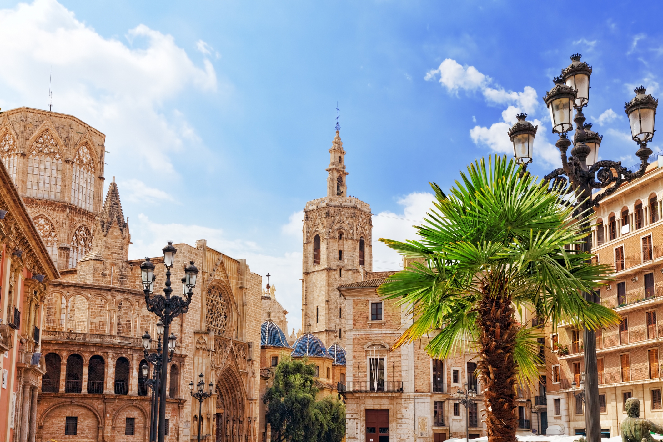 Plaça de Santa Maria i la catedral de València