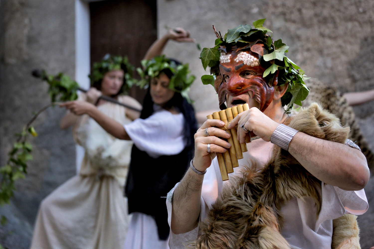 Dins del festival de recreació històrica Tarraco Viva se celebra al Priorat l’espectacle Bacchanalia, que mostra la cerimònia d’iniciació per esdevenir un seguidor de Bacus