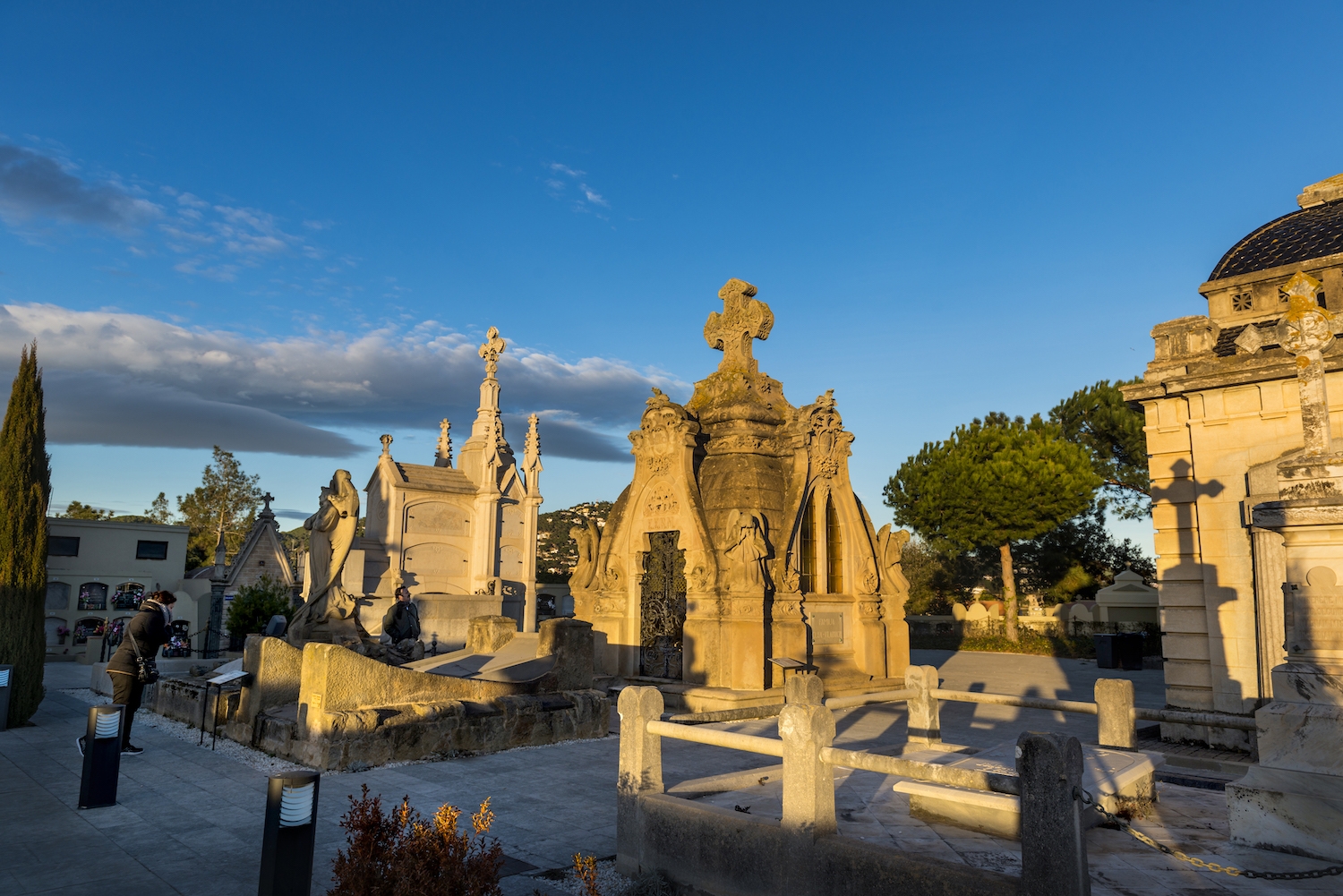 El cementiri de Lloret acull un dels conjunts més rellevants de l’art funerari modernista