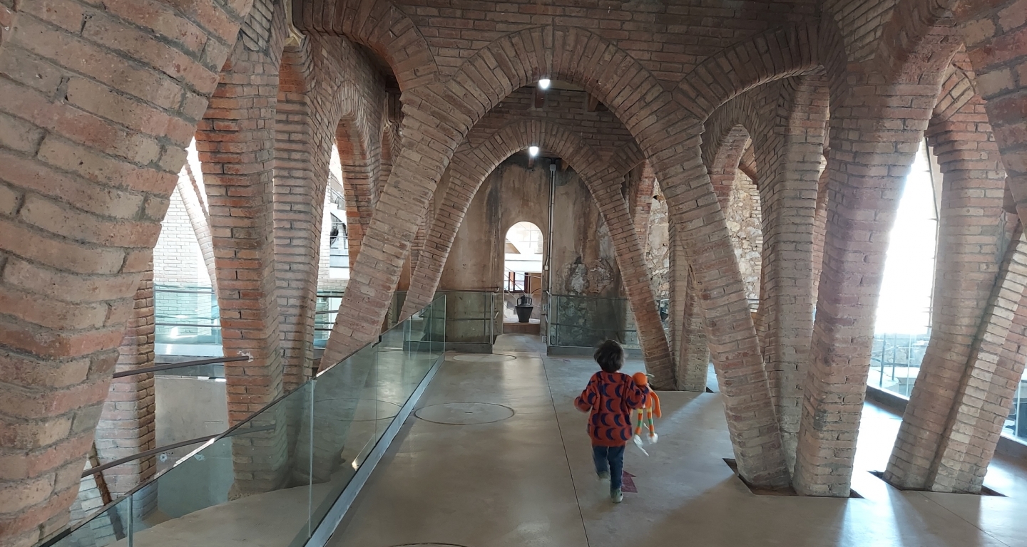 La Catedral del Vi de Pinell de Brai segueix les tècniques de construcció de Gaudí