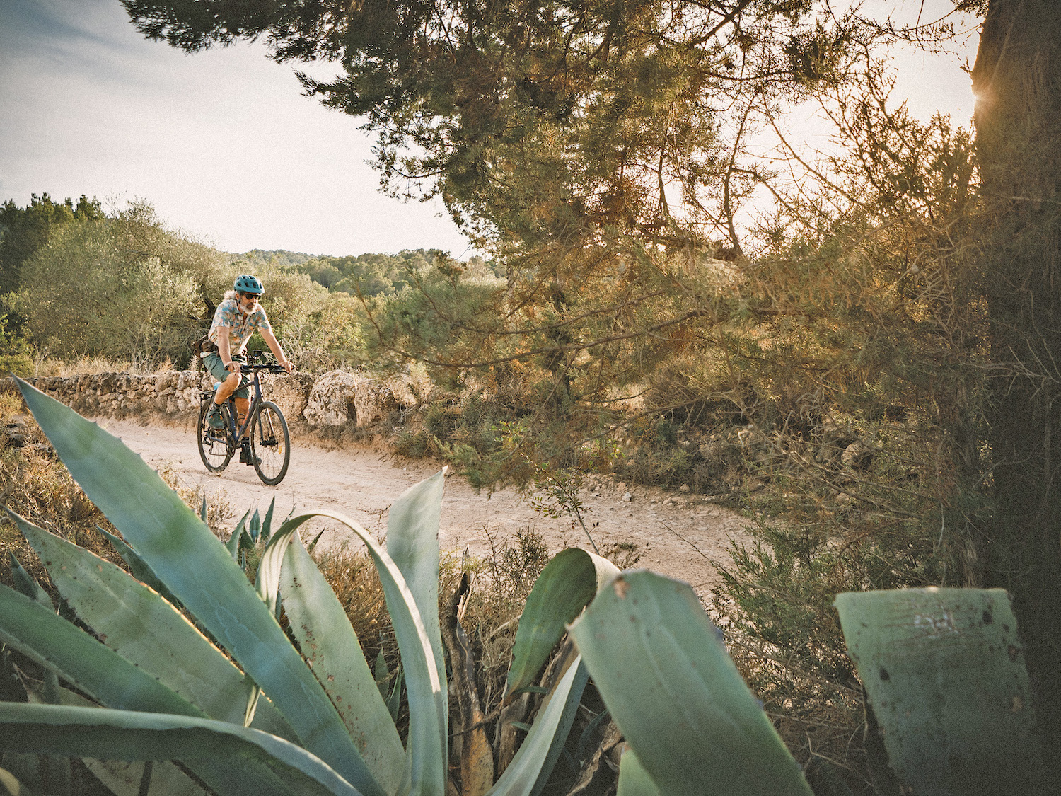 L’Álvaro Sanz pedala per pistes rurals i solitàries fins a sa Talaia