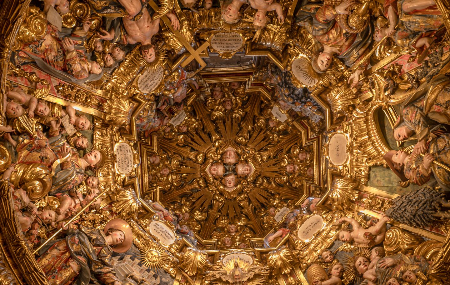 Considerada l'última gran obra del barroc i obra de l'escultor Josep Pujol, tota la capella de la Mare de Déu dels Colls, a Sant Llorenç de Morunys, és apreciada com un retaule artístic de primer ordre.