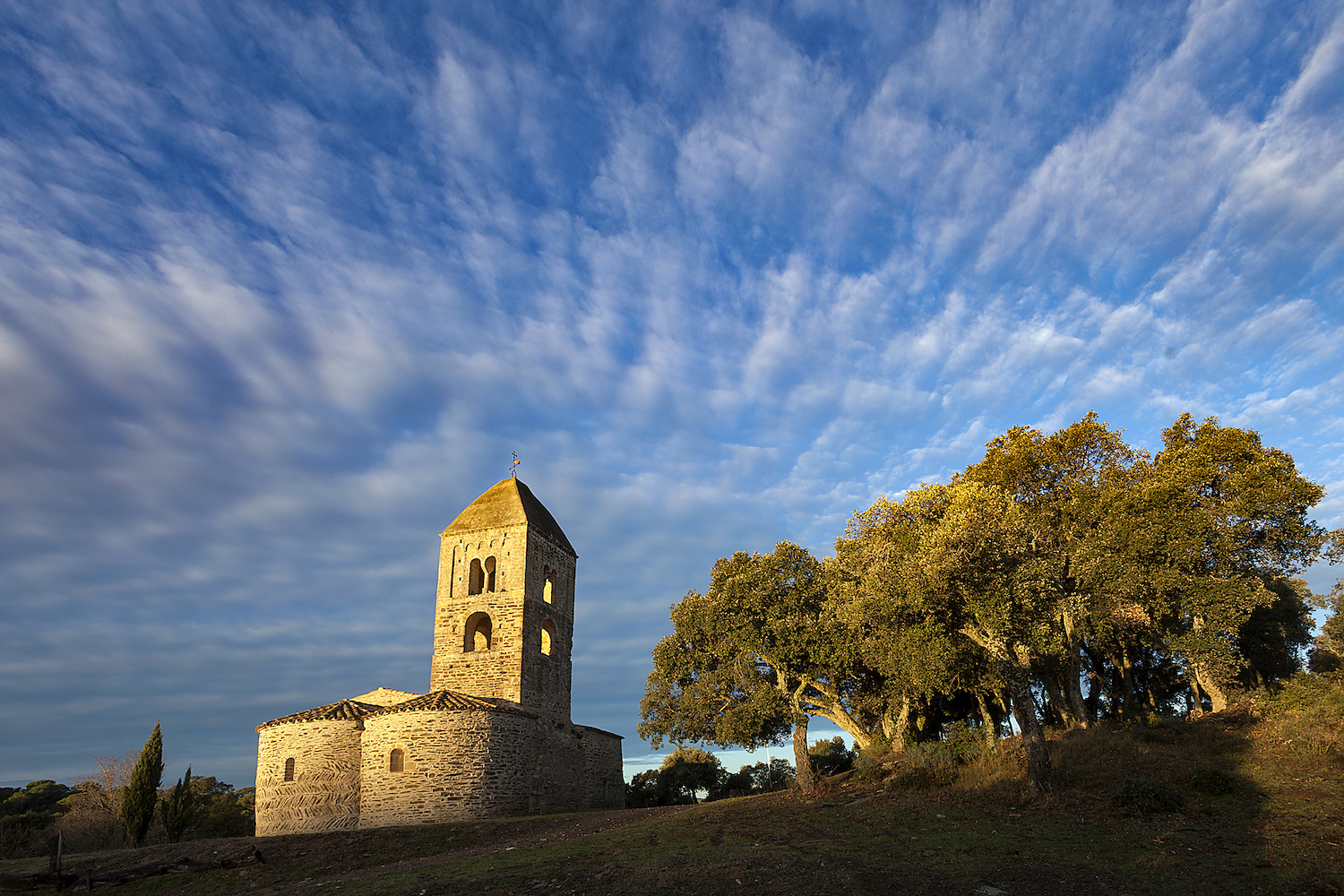 Santa Coloma de Fitor és una església romànica que destaca pel seu campanar, visible des de molts punts de les Gavarres