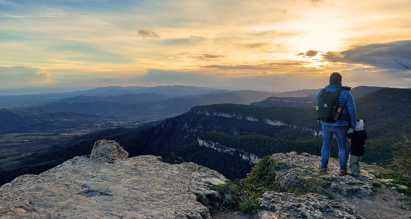 Des del poble abandonat de la Mussara, al mig de les muntanyes de Prades, s'arriba a veure el mar