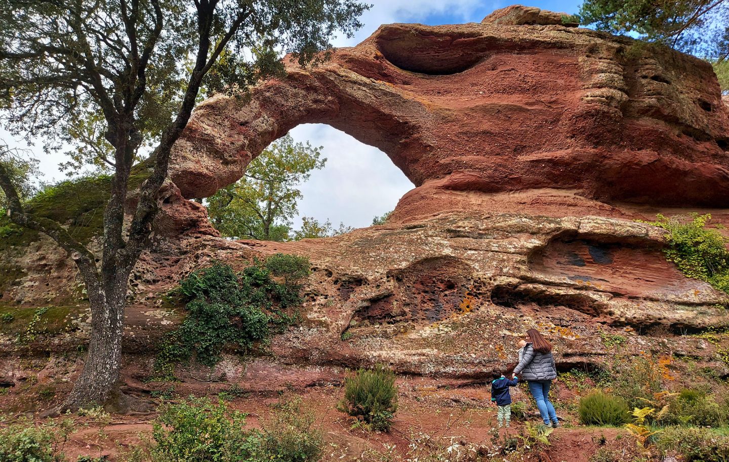 La ruta fins a la Roca Foradada és una de les excursions més emblemàtiques de les muntanyes de Prades