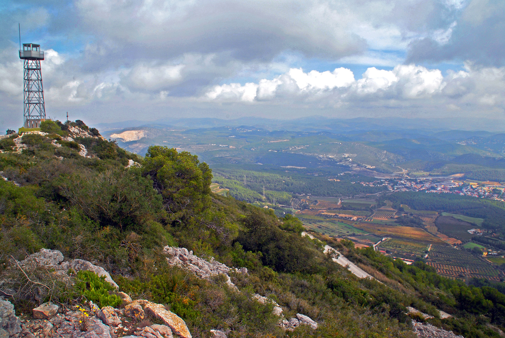 Del Mas de l'Artís al puig de l'Àliga