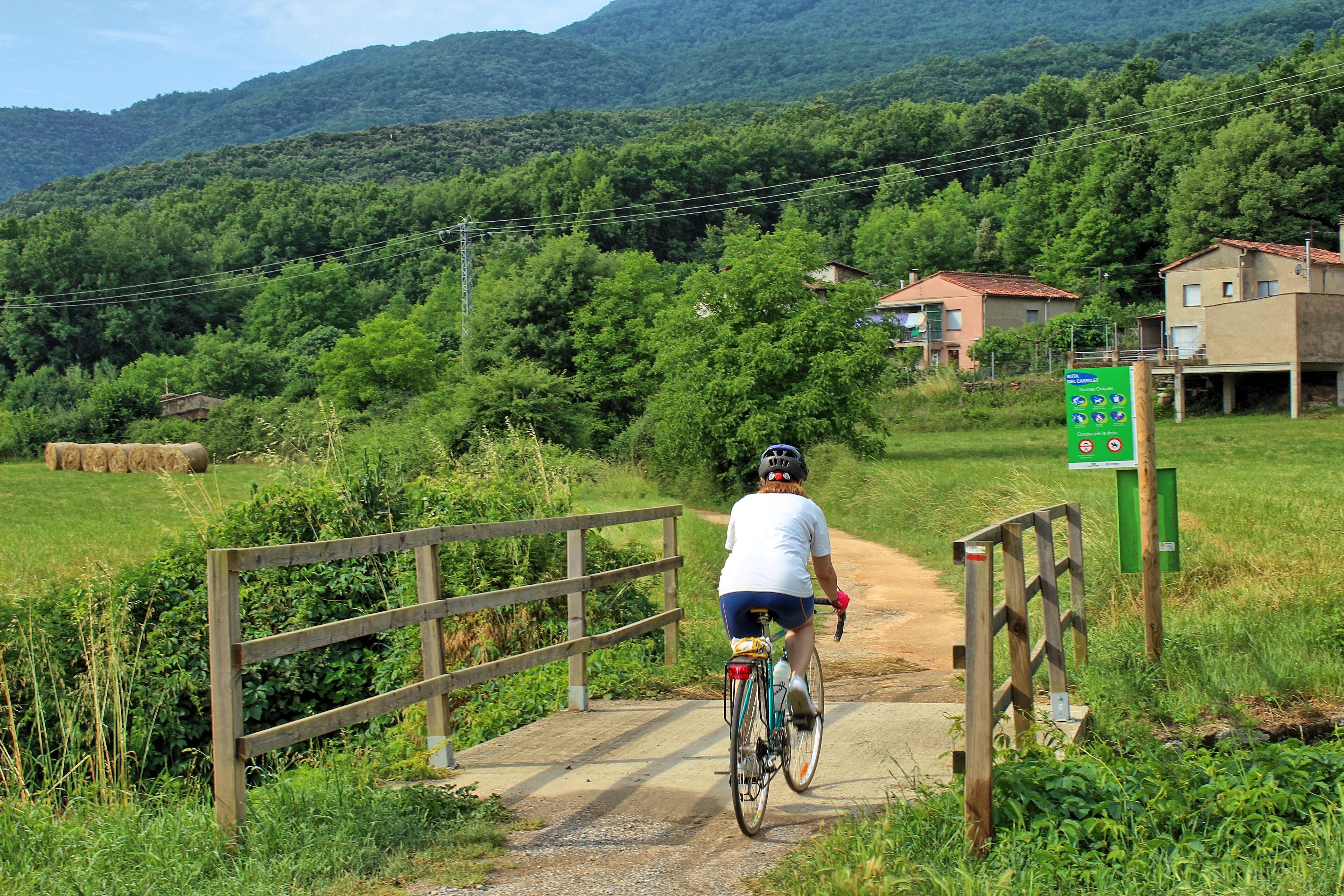 Un tastet de la Pirineus entre la Garrotxa i el Gironès.