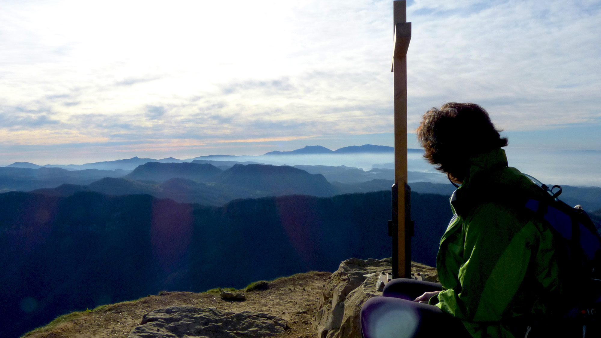 Des del cim del Puigsacalm, la vista sobre les serres del voltant és increïble