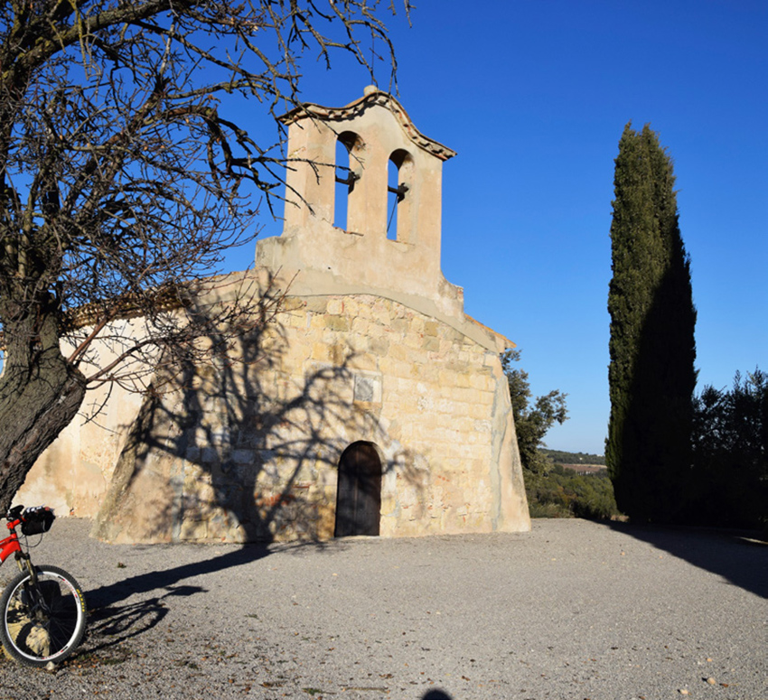 Sant Ponç del Papiol és una capella d’origen romànic, i es troba al terme de l’Arboç.