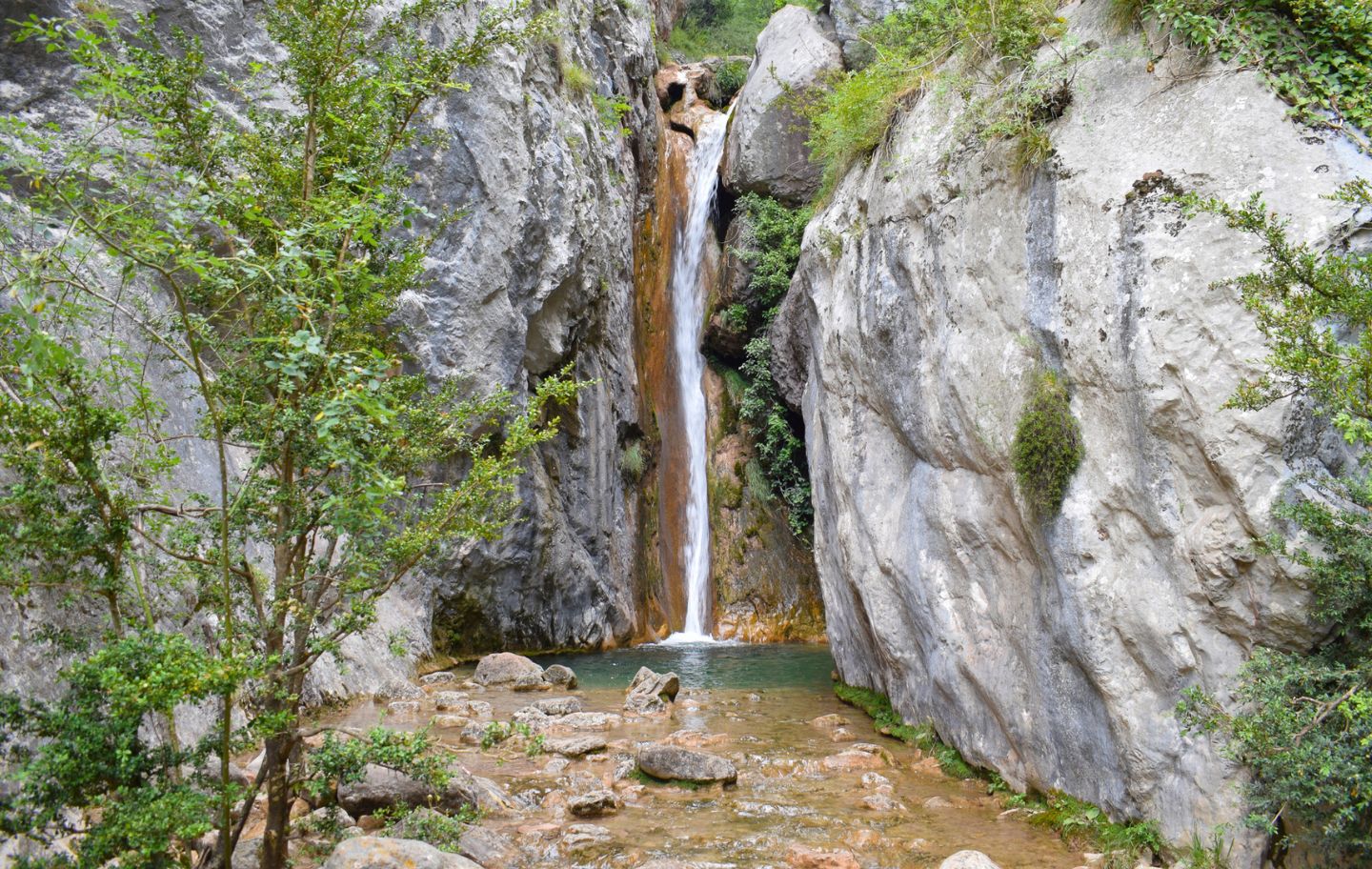 Espectacular salt d'aigua al camí dels Empedrats