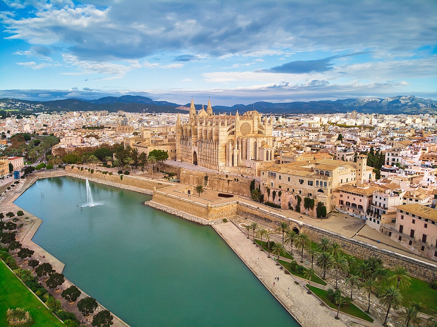 La Ciutat de Mallorca amaga sota les pedres sorprenents bocins d’història