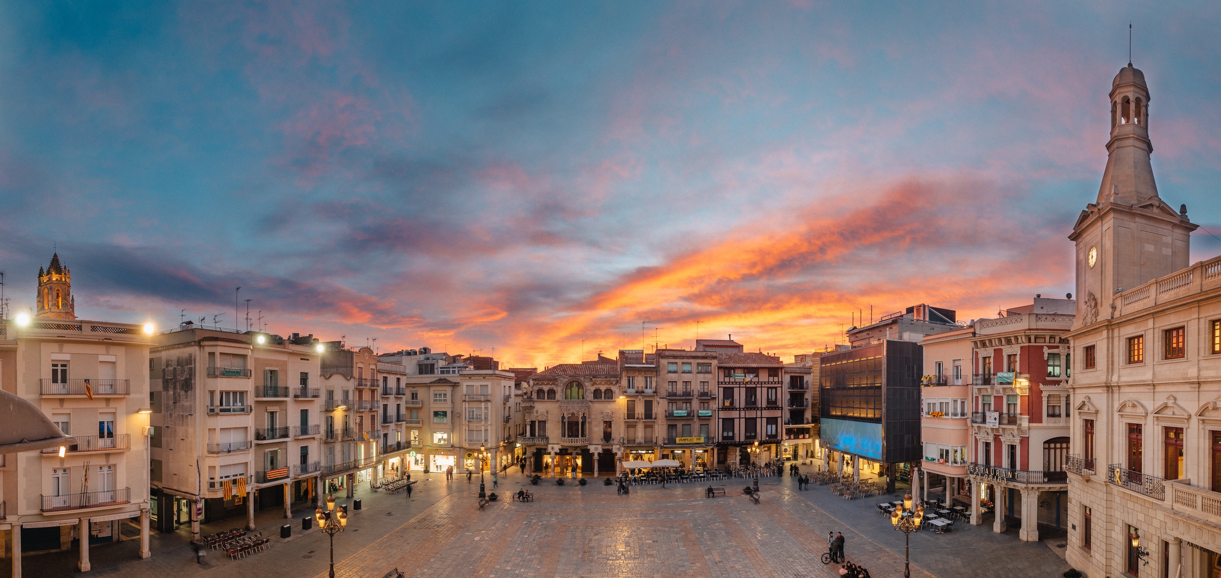 La plaça Mercadal és el centre neuràlgic de Reus