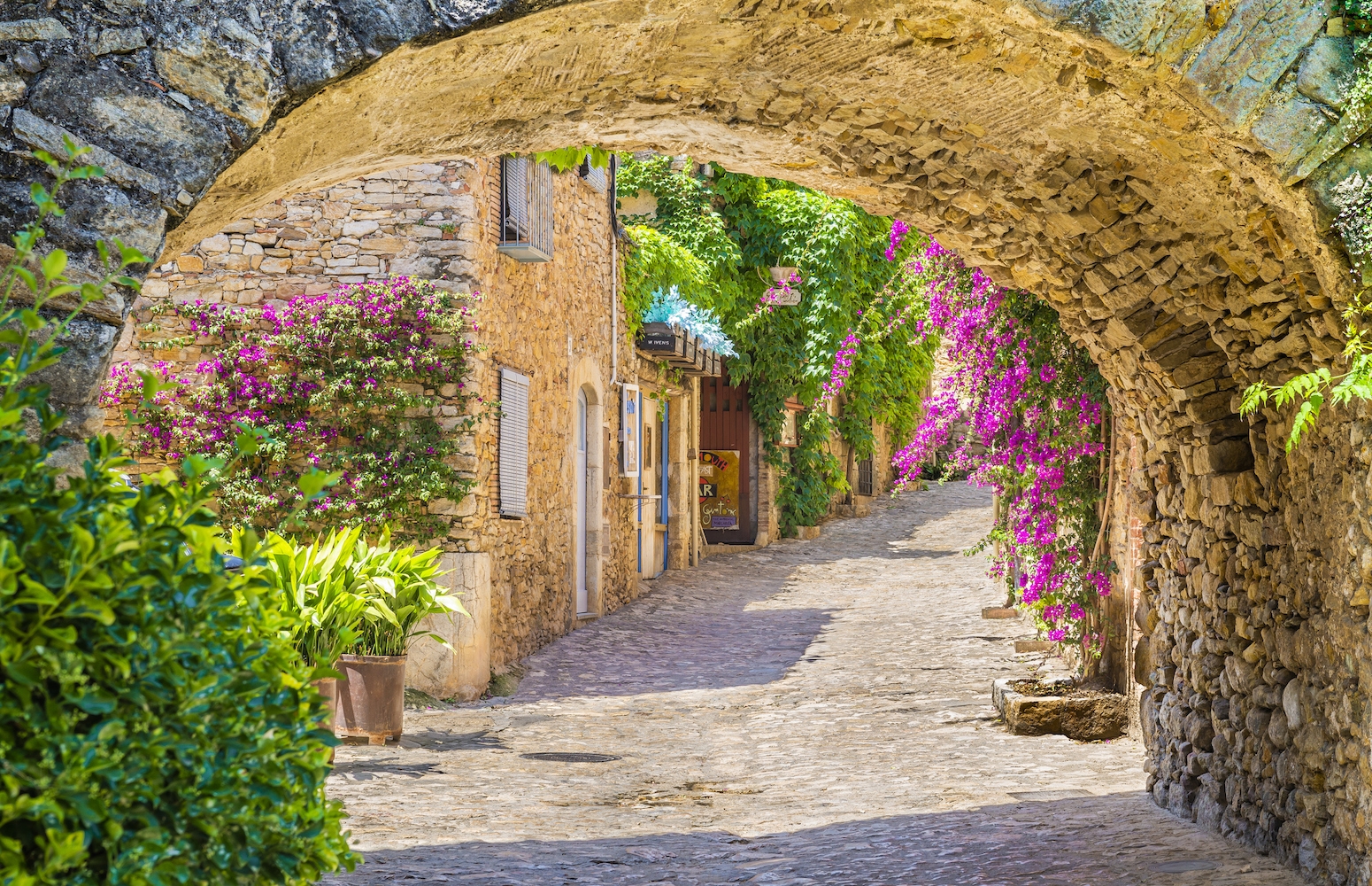 El poble de Peratallada guarda racons impressionants