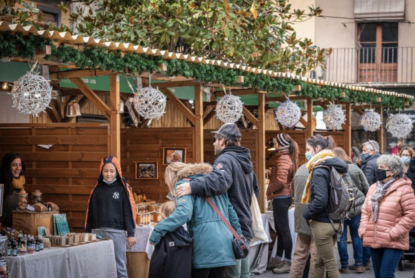 Paradetes de tota classe decoren la ciutat d'Olot durant la fira del pessebre