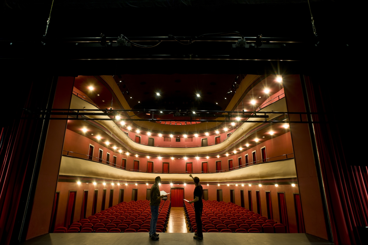 Teatre Principal de Vilanova es va construïr a la manera italiana l'any 1935