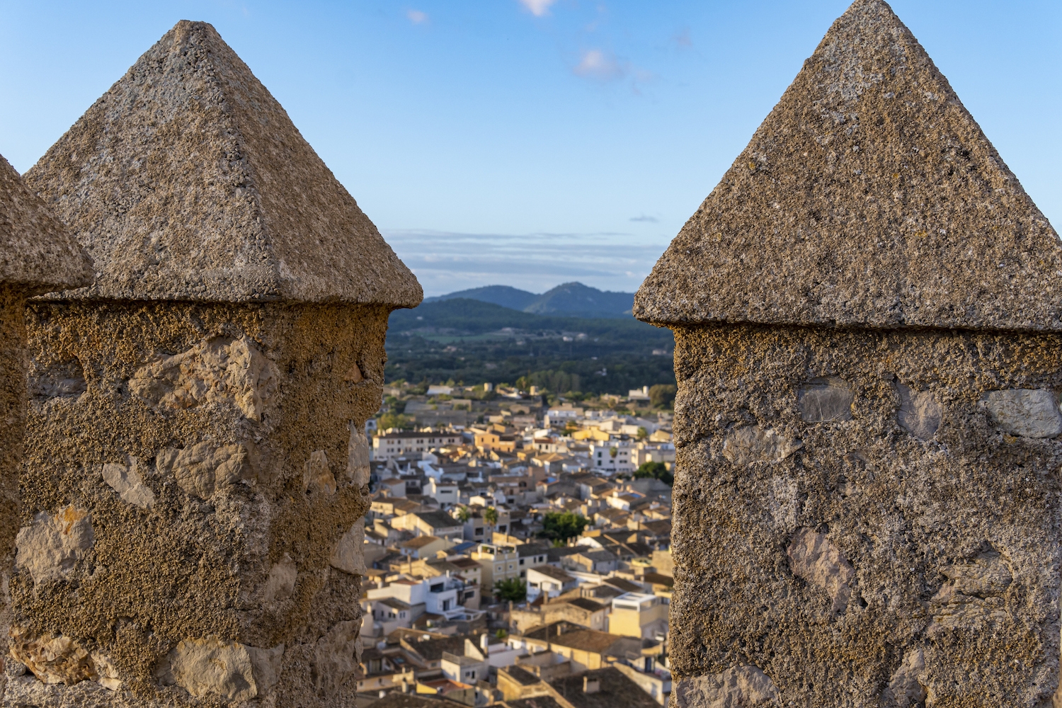 Vista d'Artà des del recinte fortificat