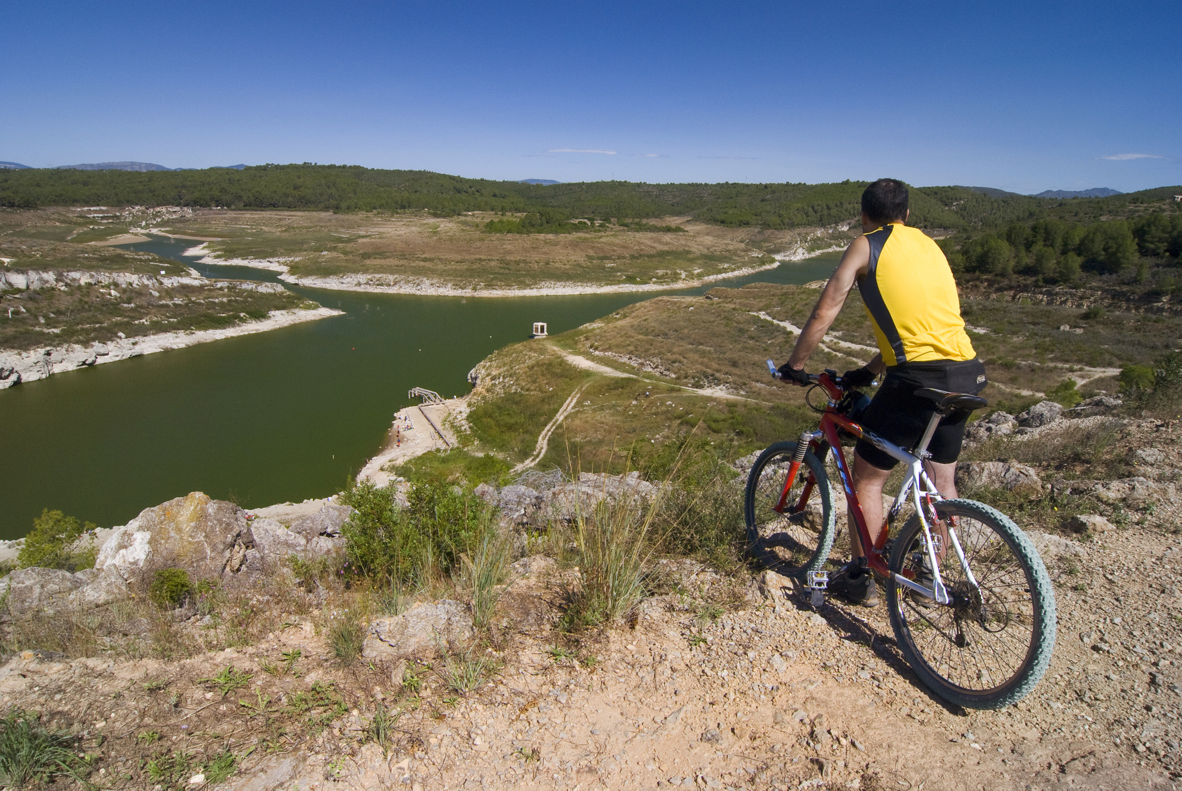 Seguint el curs tranquil del riu Gaià